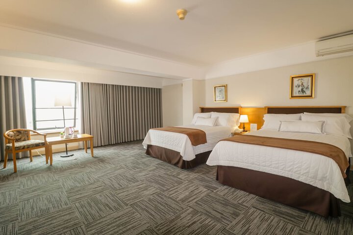 Room 8 of 125