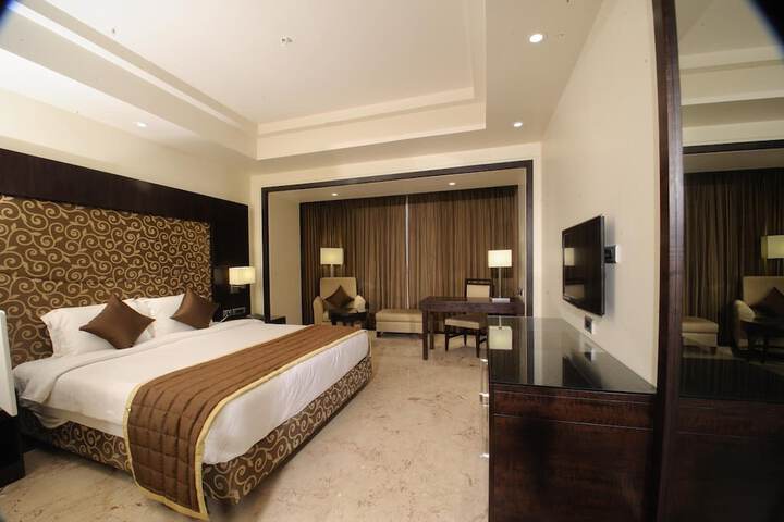 Room 13 of 42