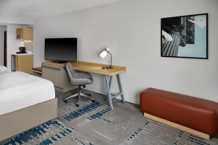 Room 33 of 71