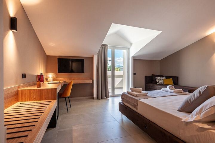 Room 4 of 27