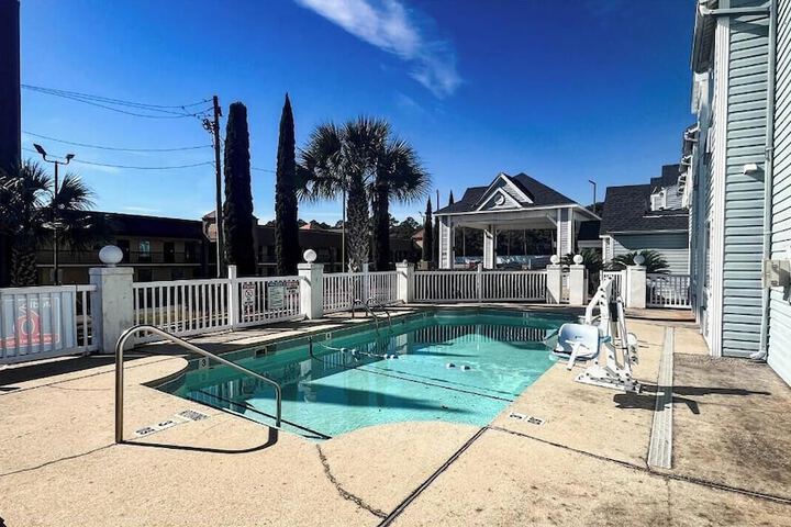 Pool 31 of 40