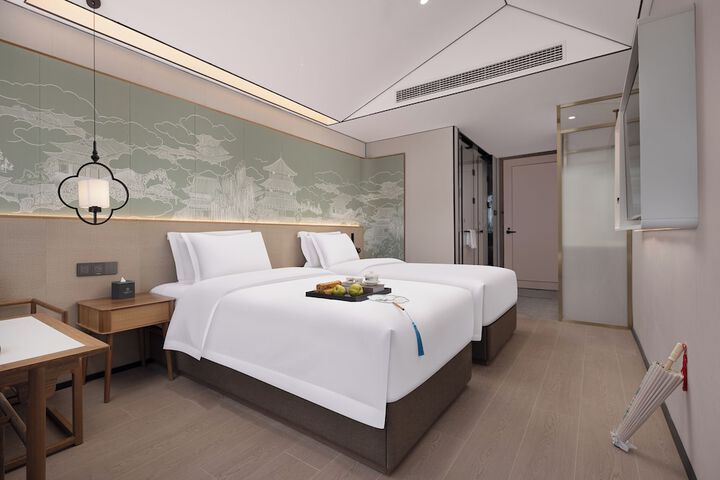Room 12 of 33