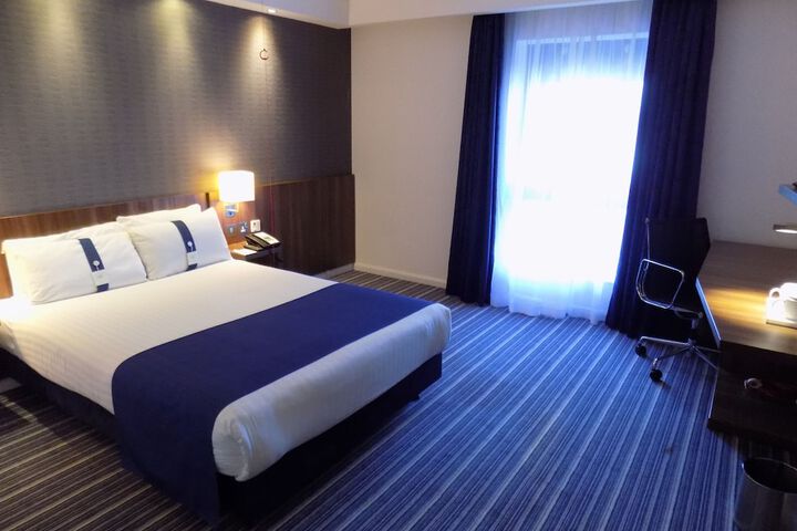 Room 3 of 44