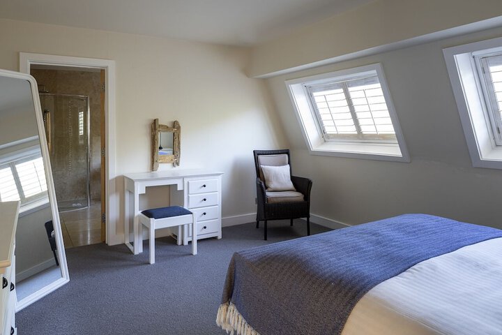 Room 4 of 94