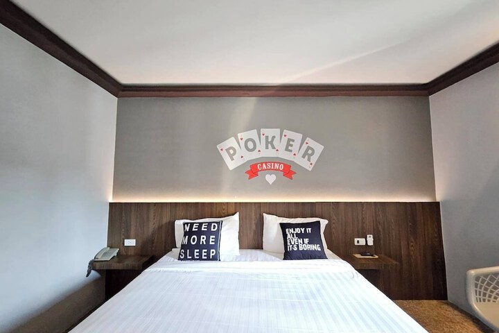 Room 12 of 27