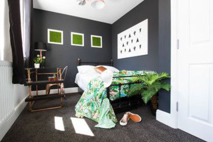 Room 8 of 19
