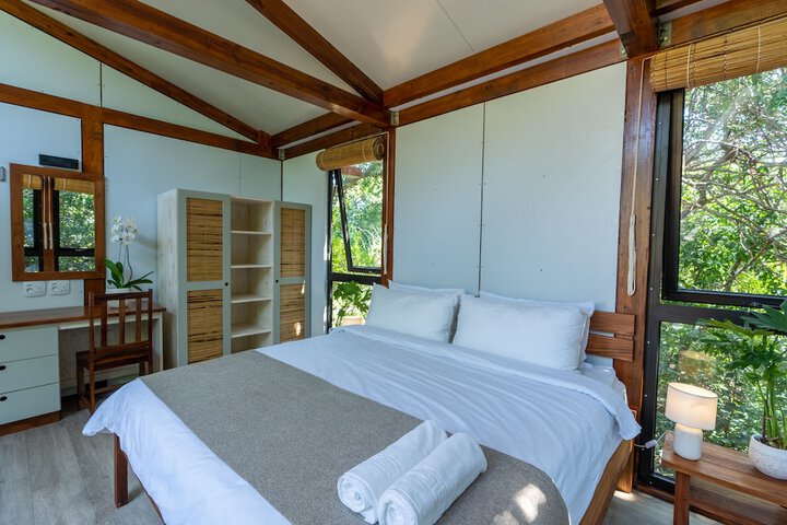 Room 5 of 48