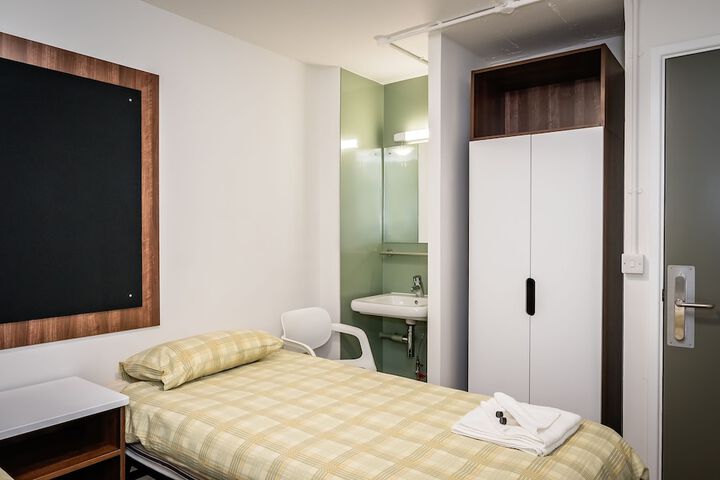 Room 36 of 83