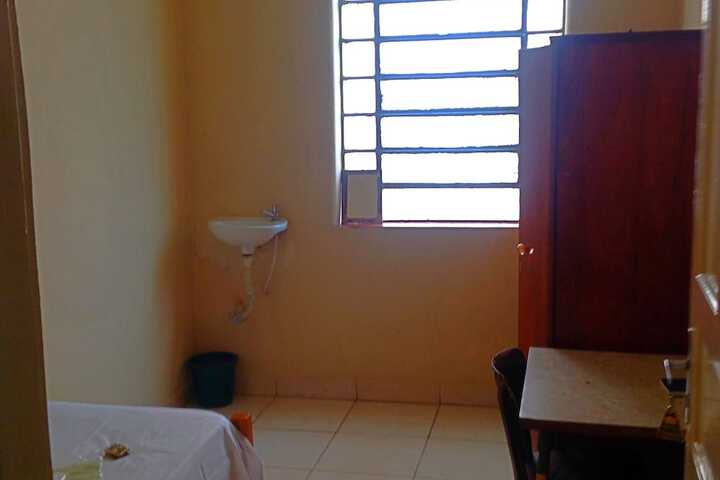 Room 4 of 38