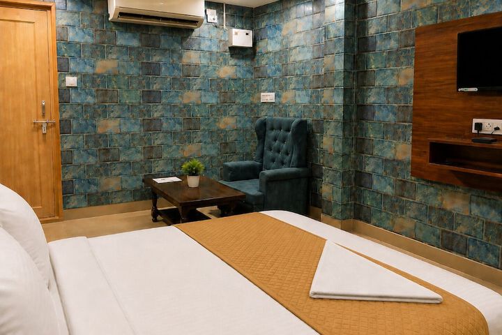 Room 8 of 15