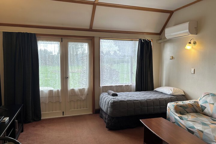 Room 17 of 38