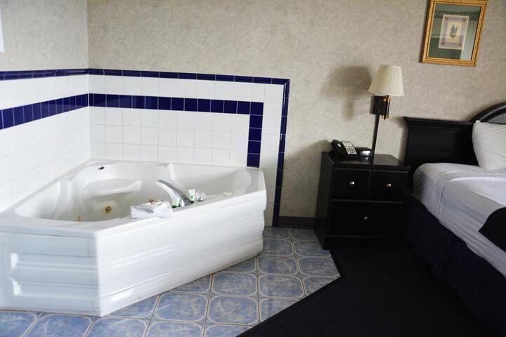 1 King Bed (15 of 21)