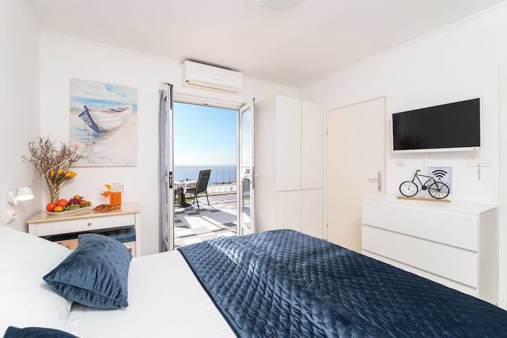 Room 3 of 64