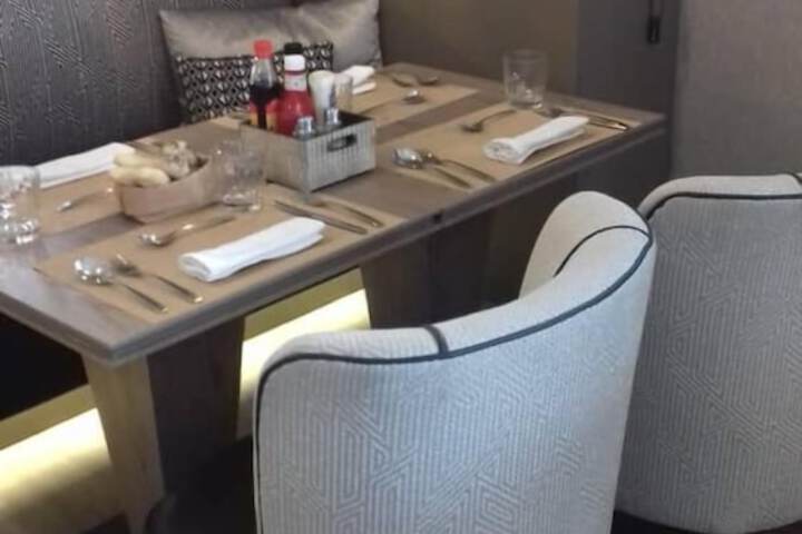 Dining 11 of 22