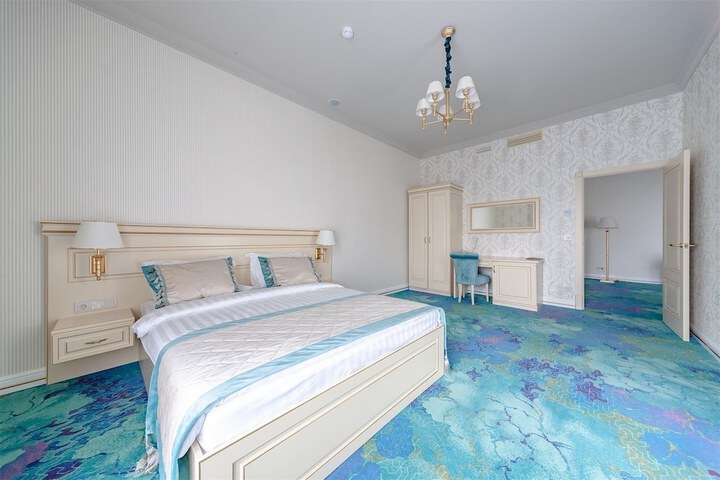 Room 16 of 40
