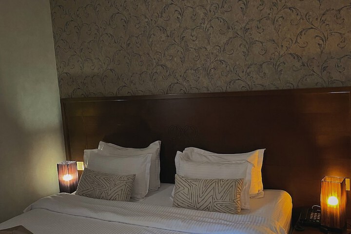 Room 9 of 50
