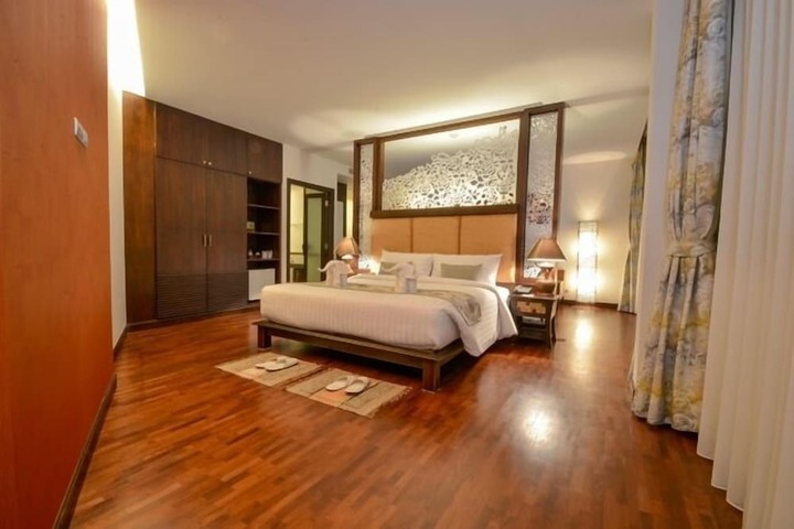 Room 11 of 63