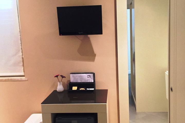 Room 17 of 33
