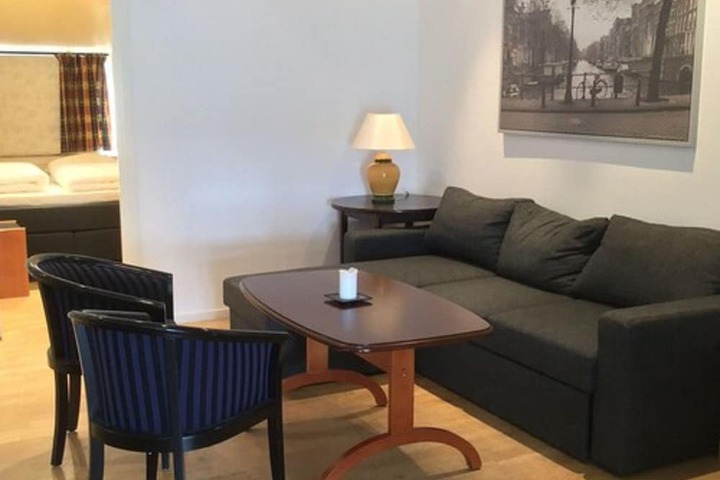 Room 17 of 39