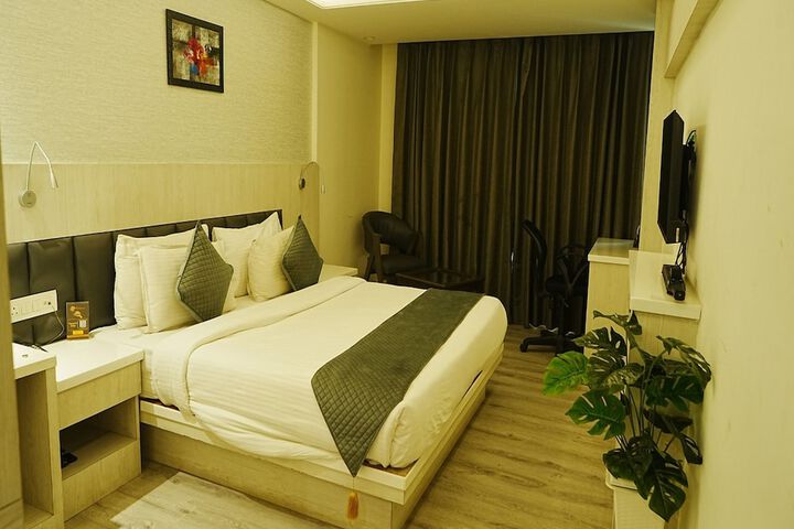 Room 27 of 70