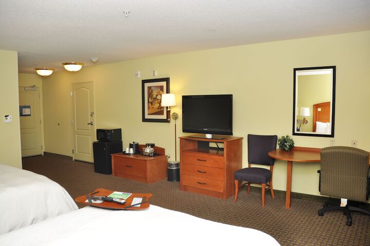 2 Queen Beds (1 of 9)