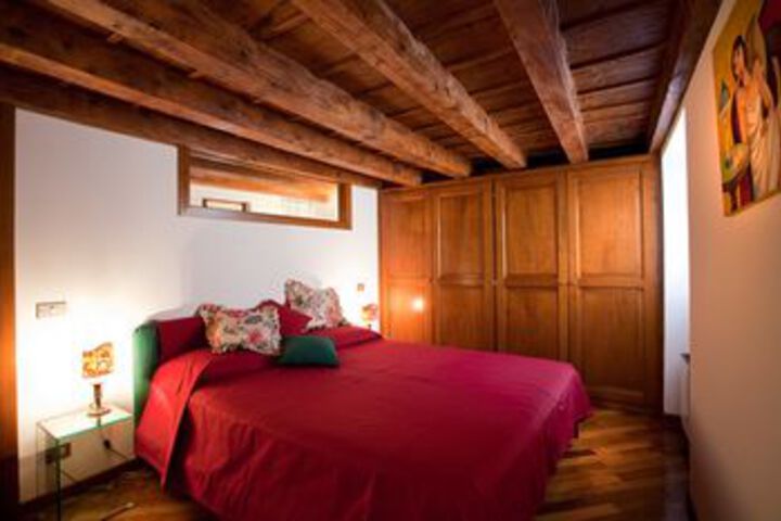 Room 9 of 27