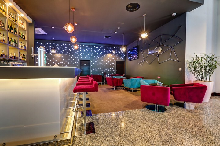 Lounge 129 of 159