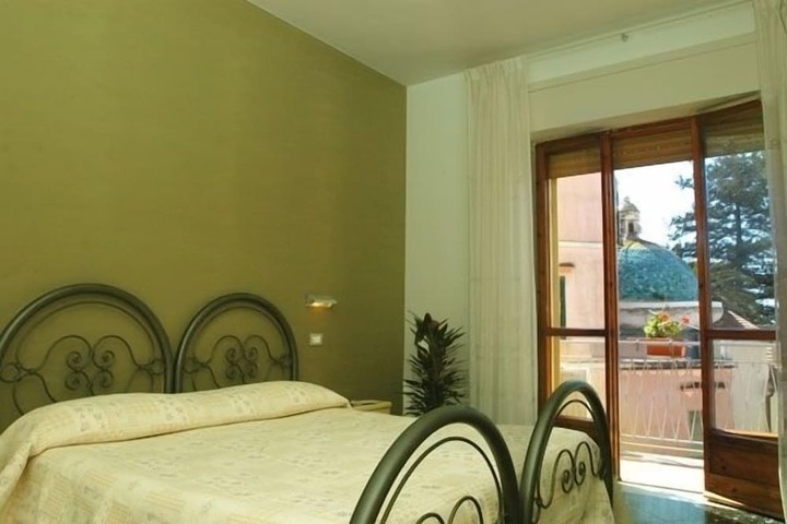 Room 7 of 36