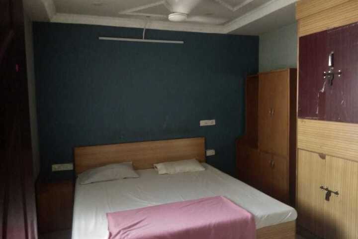 Room 8 of 19