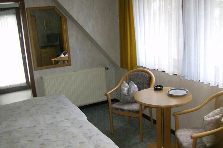 Room 6 of 38