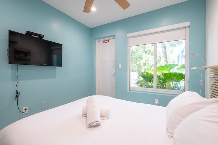 Room 10 of 76