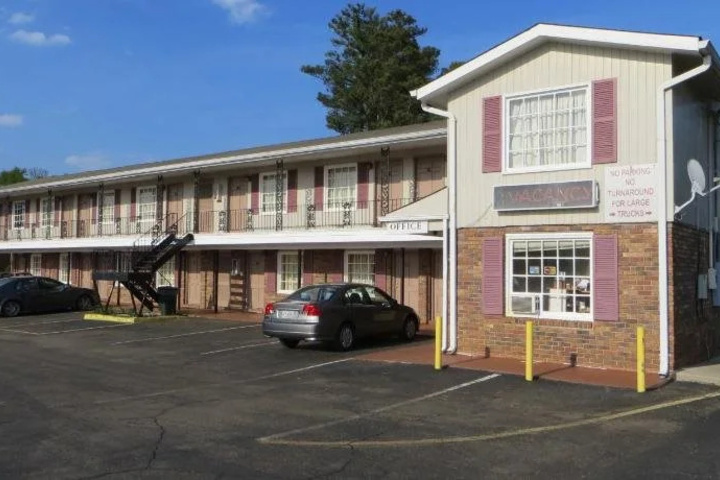 Photo of Pine Crest Motor Lodge