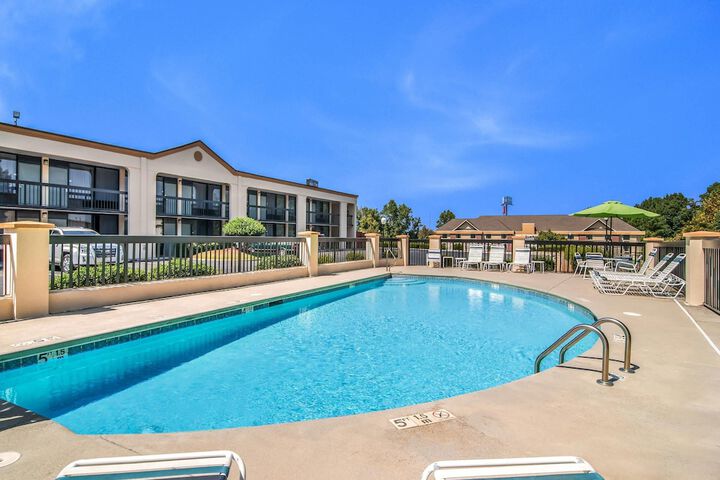 Pool Hotel