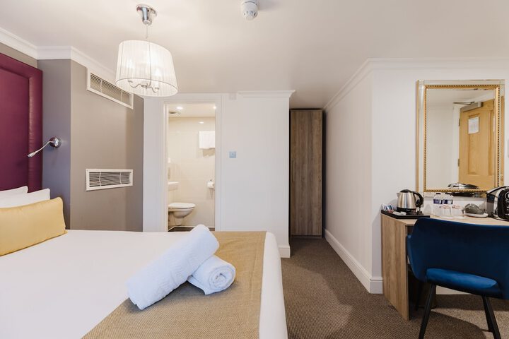 Room 44 of 165