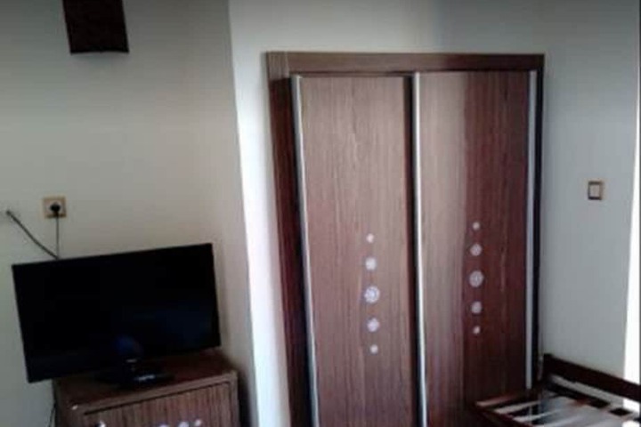 Room 5 of 32