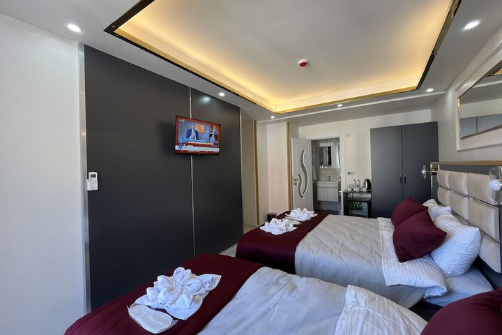 Room 8 of 108