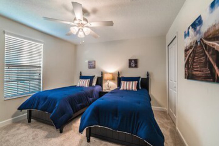 Room 32 of 35