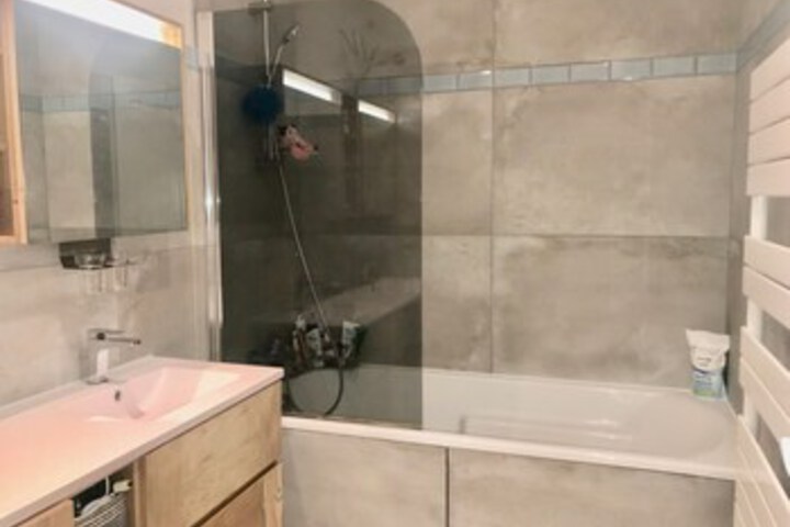Room 2 of 49