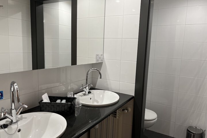 Room 35 of 124