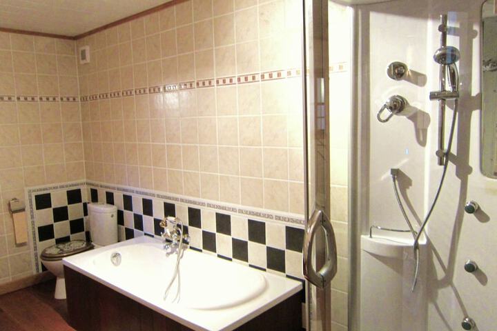 Room 14 of 40