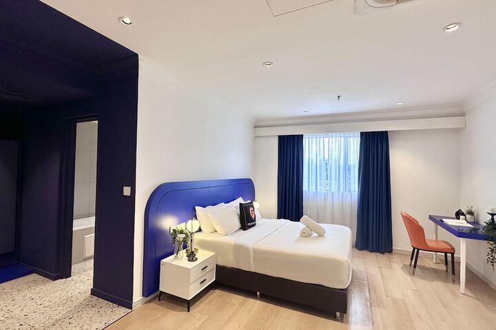 Ukiyo Hotel by manatidur