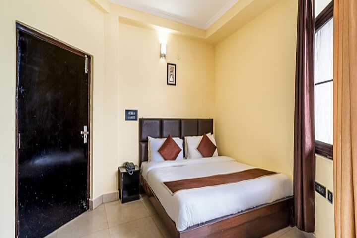 Room 17 of 30