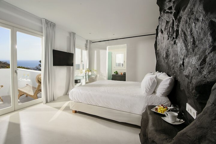 Room 2 of 115