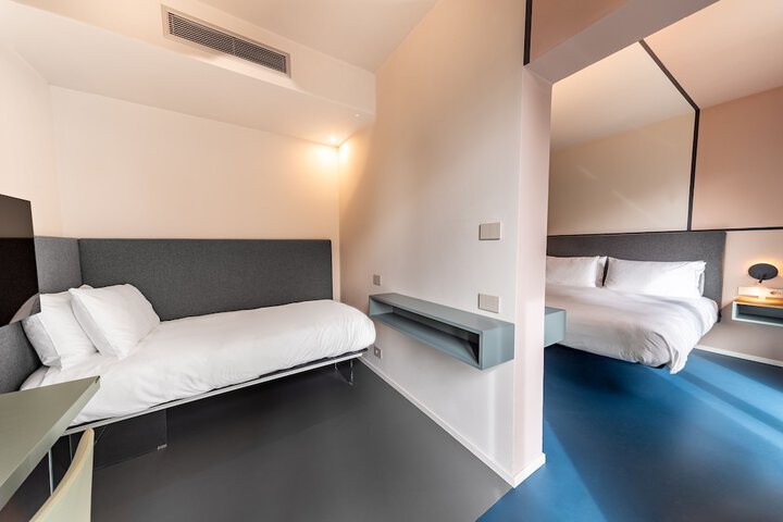 Room 15 of 36