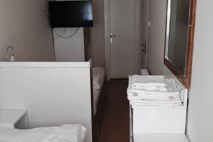 Room 7 of 73