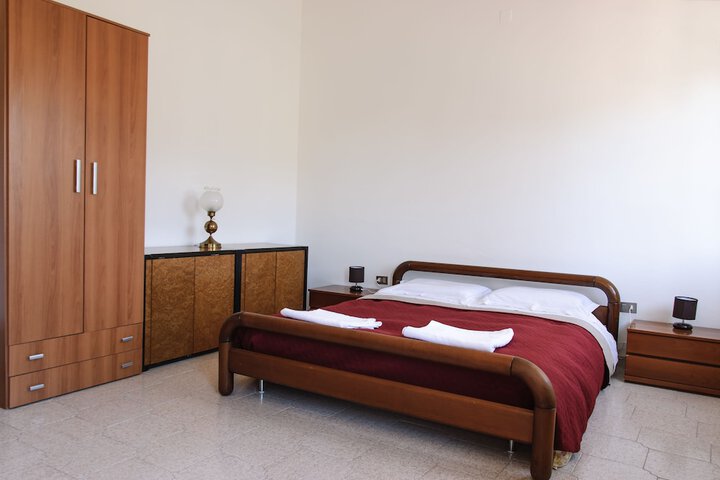 Room 3 of 7