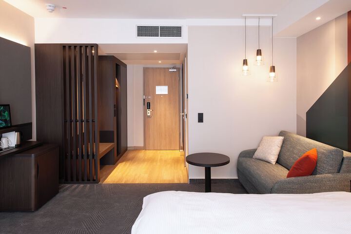 Room 44 of 182