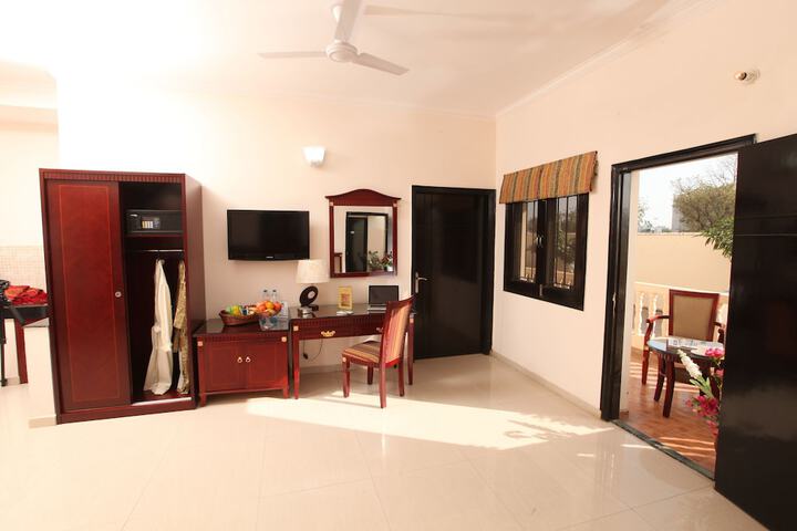 Room 8 of 37
