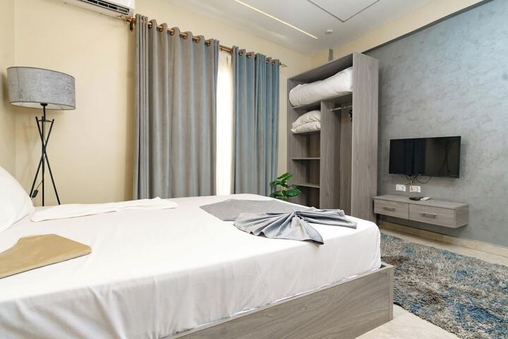 Room 18 of 30