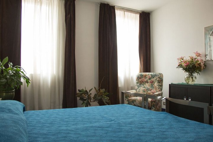 Room 9 of 44